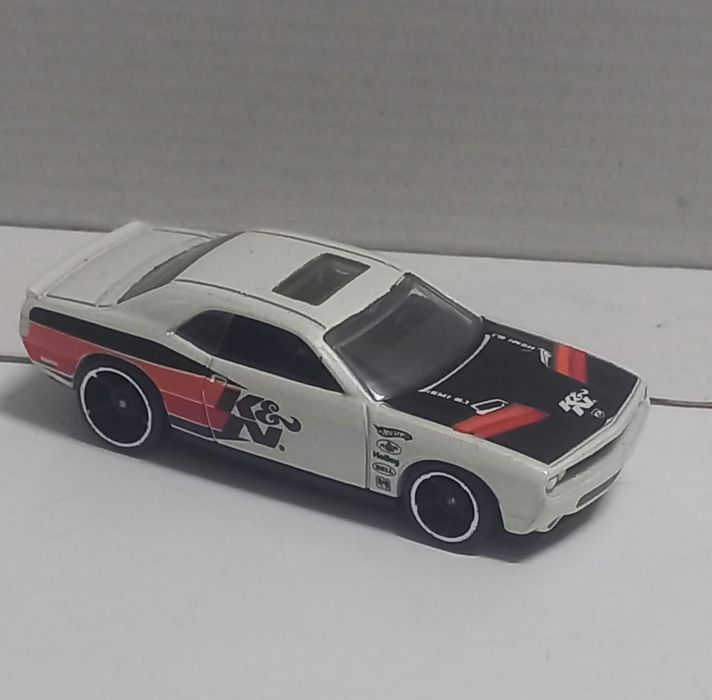 08 Dodge challenger SRT8 hot wheels