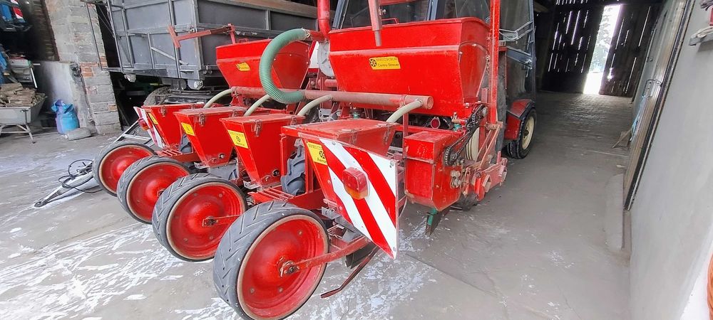 Siewnik do kukurydzy Becker Aeromat 4 rzędowy
