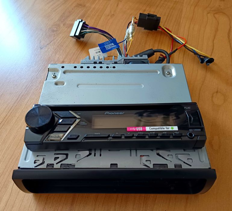 Auto rádio Pioneer DEH-S100UBB (CD, USB)