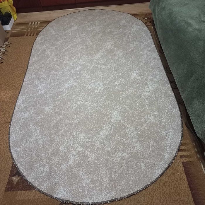 Овальный ковер на пол размер 1,42 х 2,55 метра, бежевый.