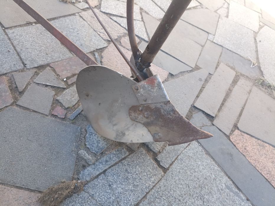 Плуг з нержавіючої сталі