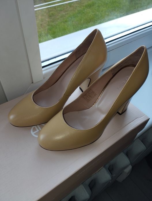 Czółenka skórzane