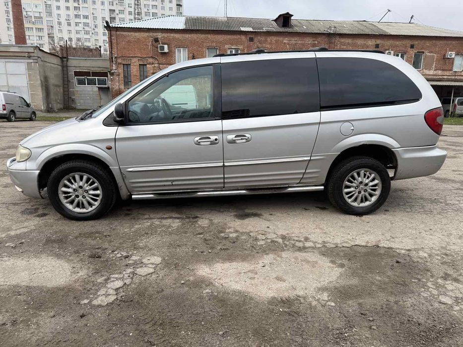 Мінівен Chrysler Grand Voyager 2003рік 2,5дизель