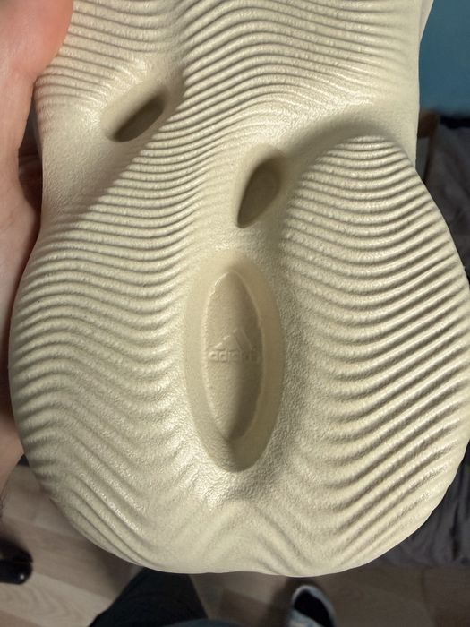 Nowe Adidas Yeezy 43 sand