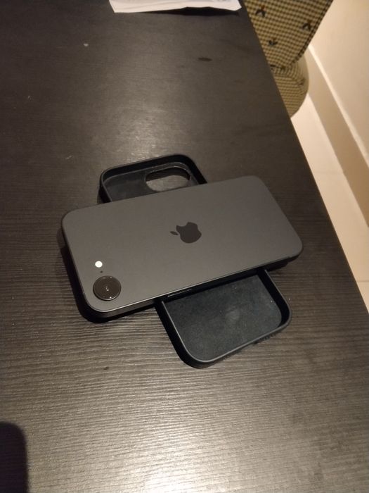 Iphone 16e Novo .