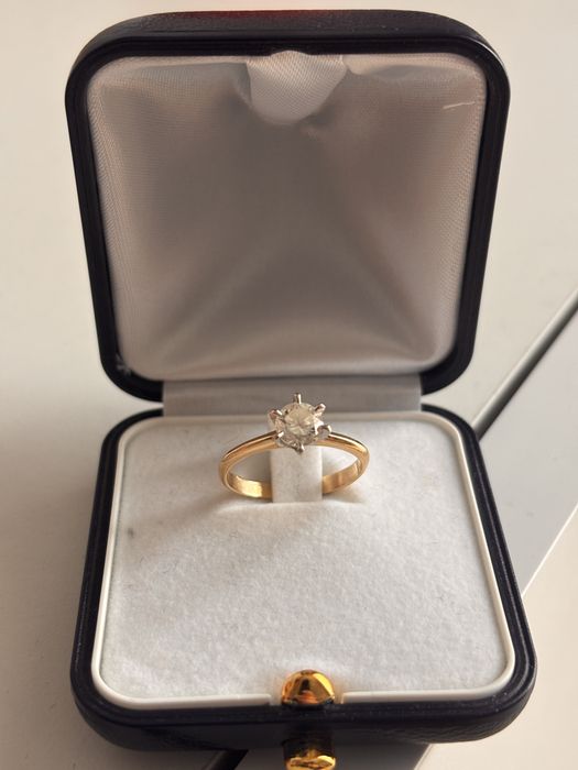 Pierscionek zareczynowy z diamentem  0,6 ct