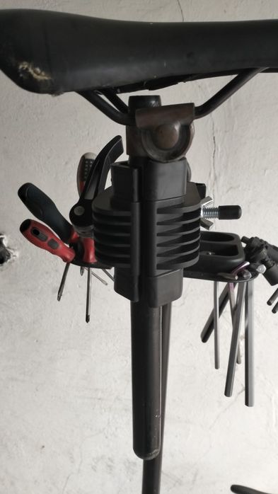 Siodło rowerowe z sztycą – dobry stan