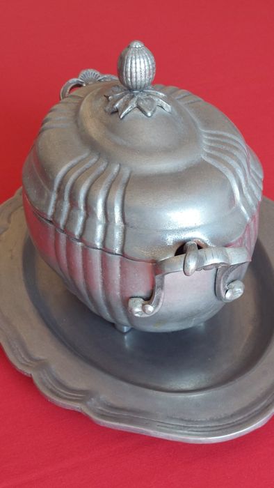 Conjunto de Terrina + Bandeja + Concha em estanho