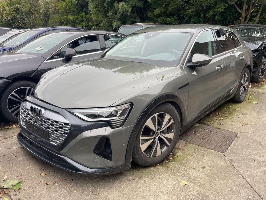 Audi Q8 Sportback e-tron uszkodzony