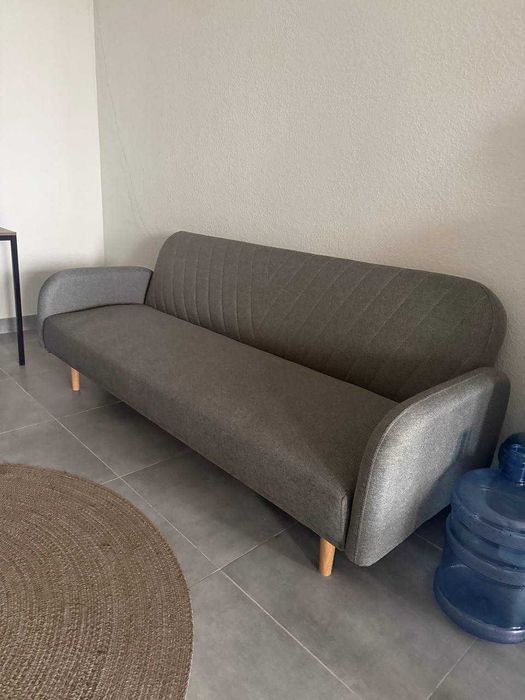 ПРОДАЖ вживаних меблів,столи,тумби,крісла,шафи,сьільці,комоди,стелажі