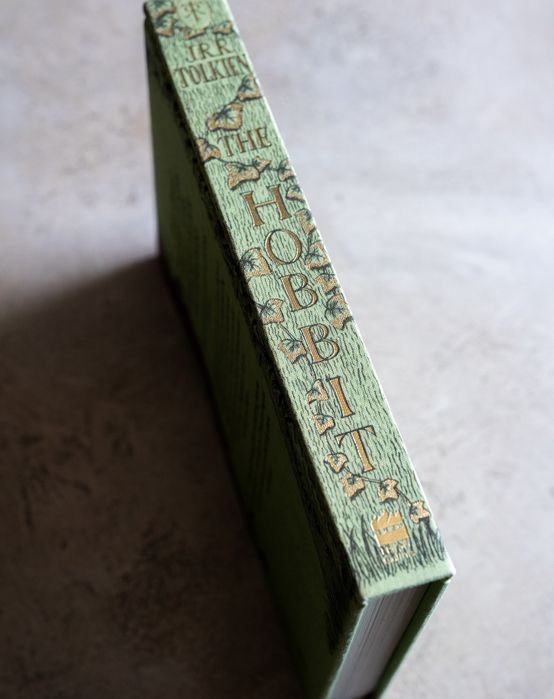 Книга The Hobbit:Illustrated Edition Володар перснів  lord of the ring