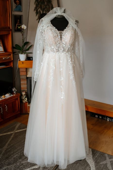 Suknia ślubna literka A