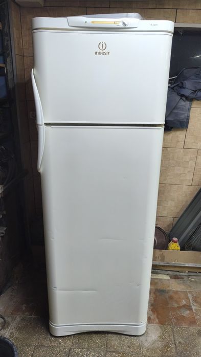 Продам холодильник Indesit