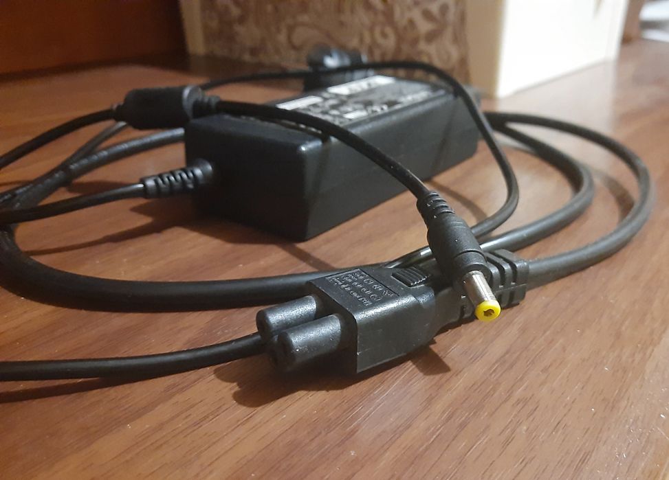 Зарядка на  ACER aspire E5-511