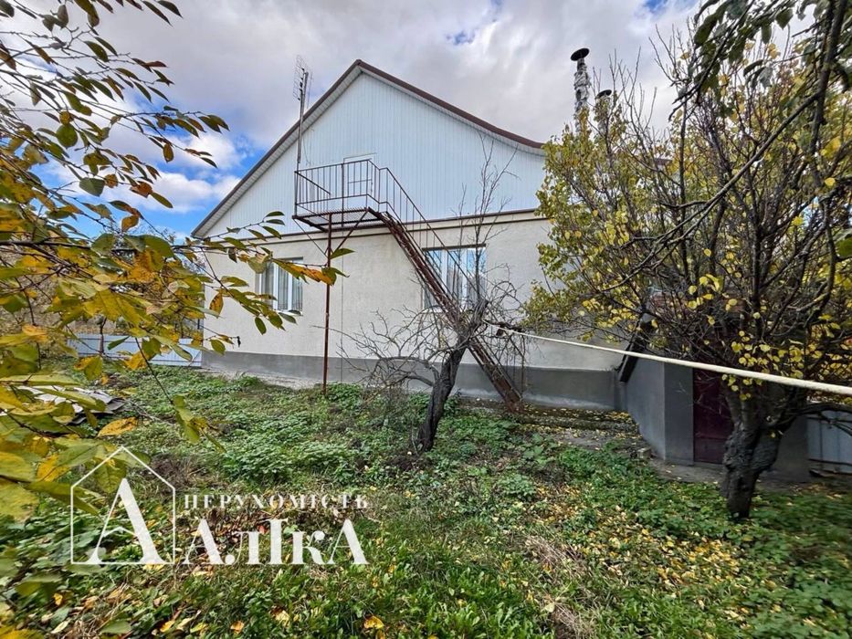 Продам будинок біля міста