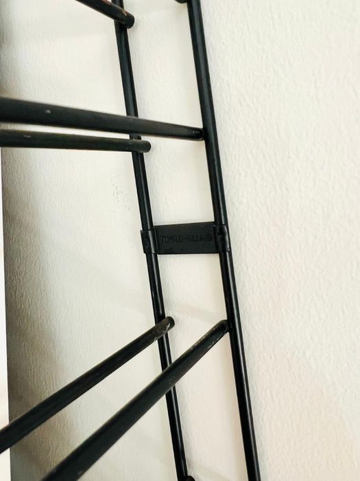 Estante metálica em branco - vintage