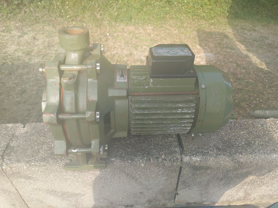 2 Bombas de tirar água trifásicas