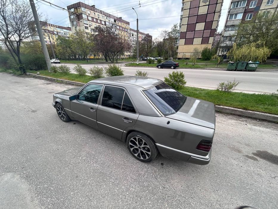 Mercedes-Benz W124 300e