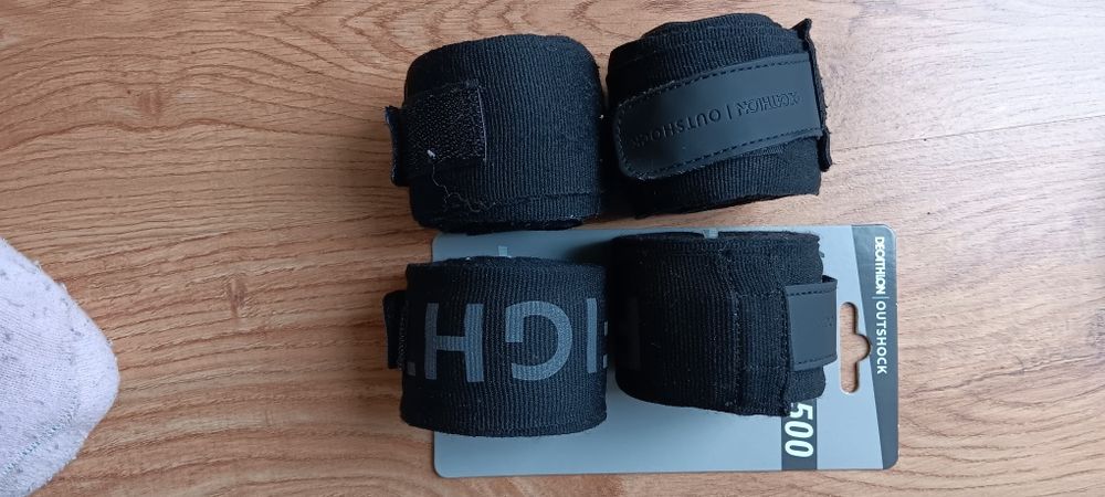 Luvas de boxe, boqueira e duas ligas