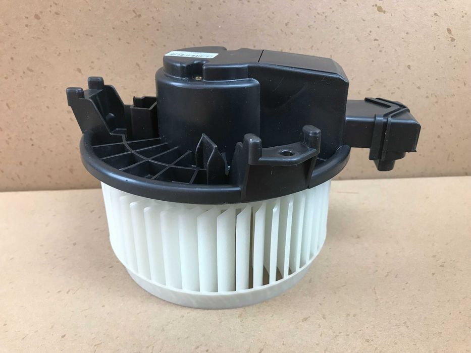 Моторчик печки вентилятор Toyota Rav4 Auris Corolla E15