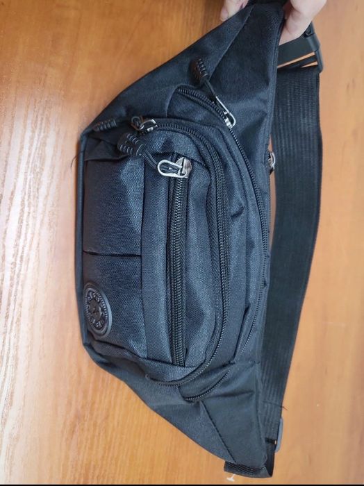 Saszetka czarna pojemna