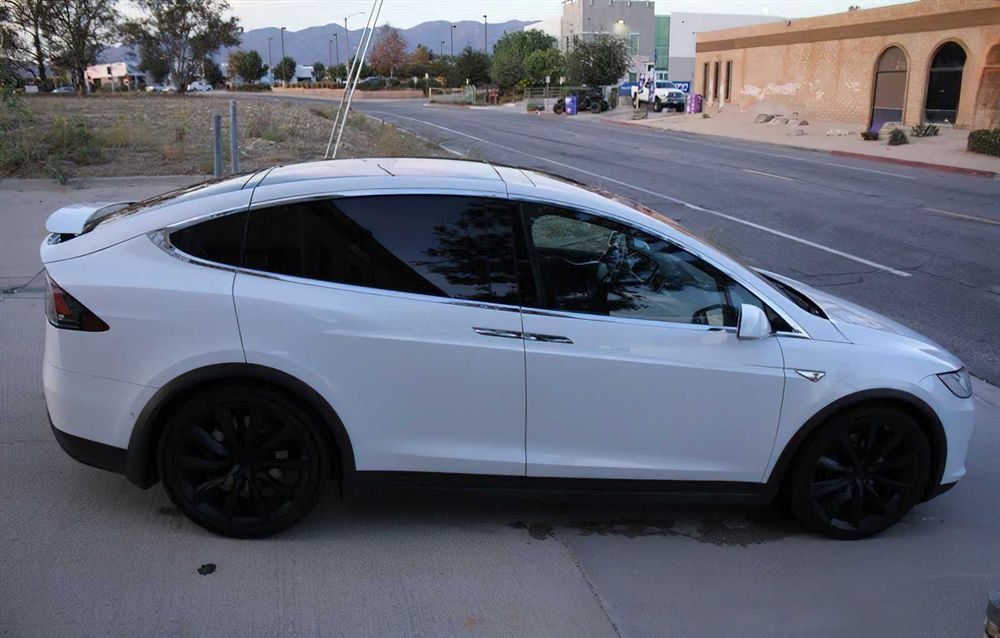 Tesla Model X 90D      2016