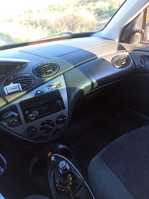 Ford Focus 1.4 Gasolina 5 lugares Ano: 2000