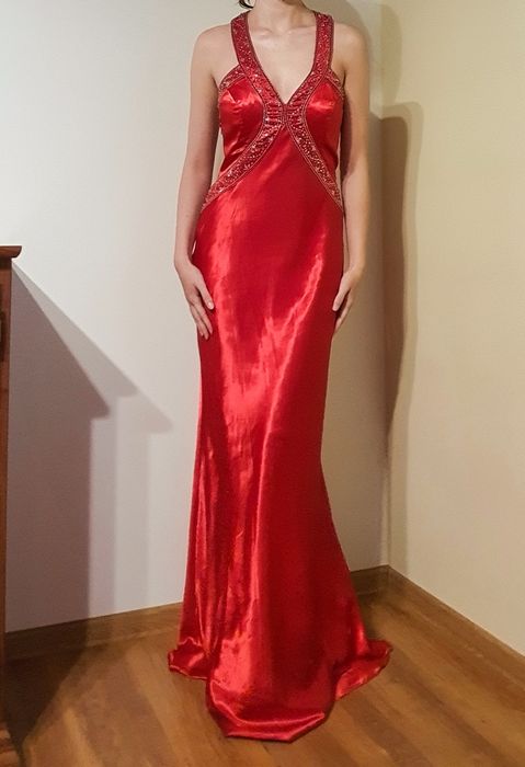 Czerwona długa sukienka z kryształkami