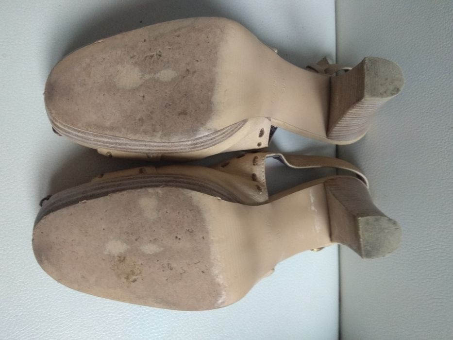 Босоножки кожаные на lплатформе бежевые