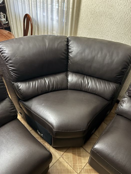 Vendo sofá castanho escuro para 5 pessoas