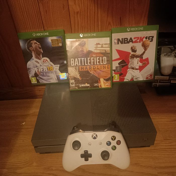 Xbox One S edição militar + comando + jogos