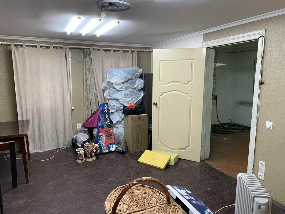 Пів будинку біля річки, вул. Шевченко