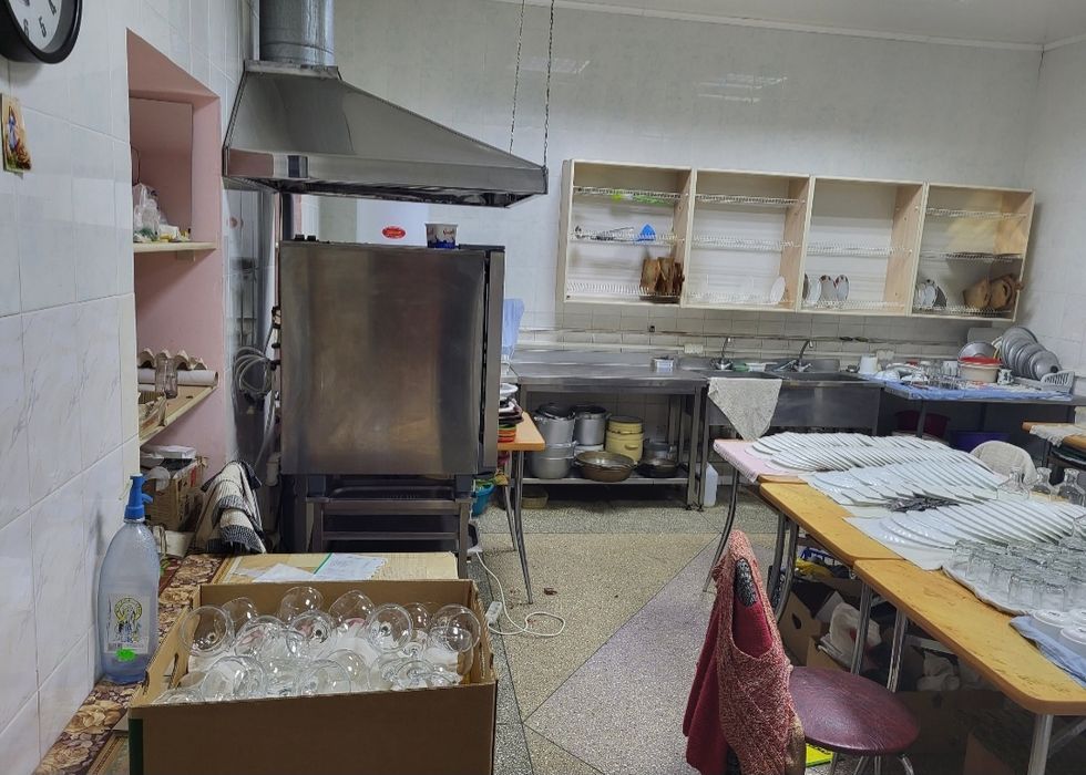 Продається окрема будівля.