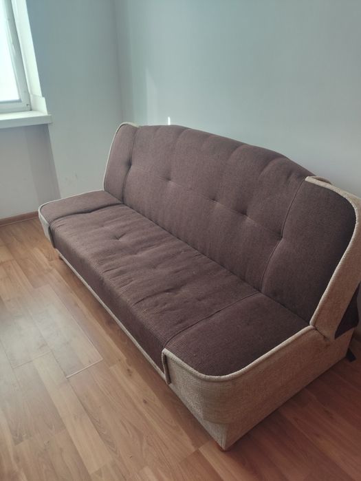 Brązowa kanapa rozkładana wersalka sofa
