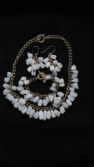 набір з  агату  .