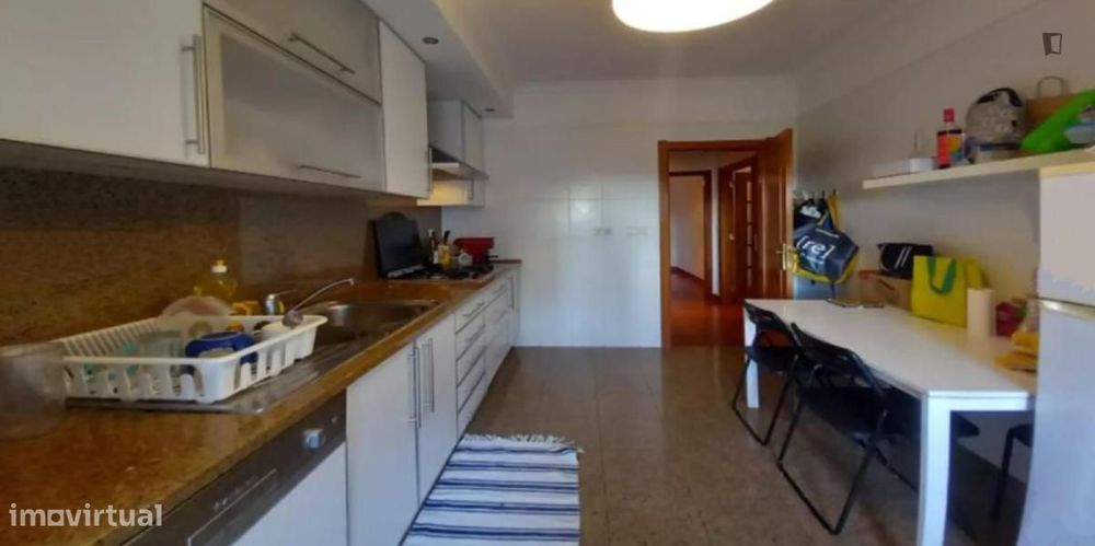 Quarto - localizado em Lumiar Lisbon