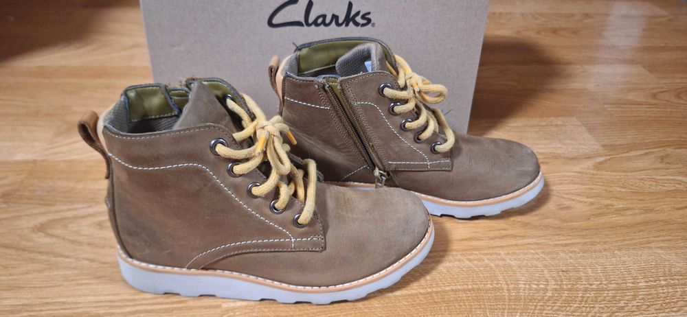 Демісезонні дитячі черевики Clarks р.32