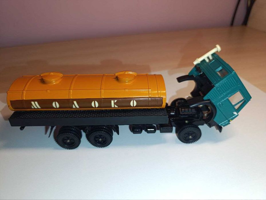 КамАЗ-53212 «Молоко» Масштабная модель грузового автомобиля 1:43