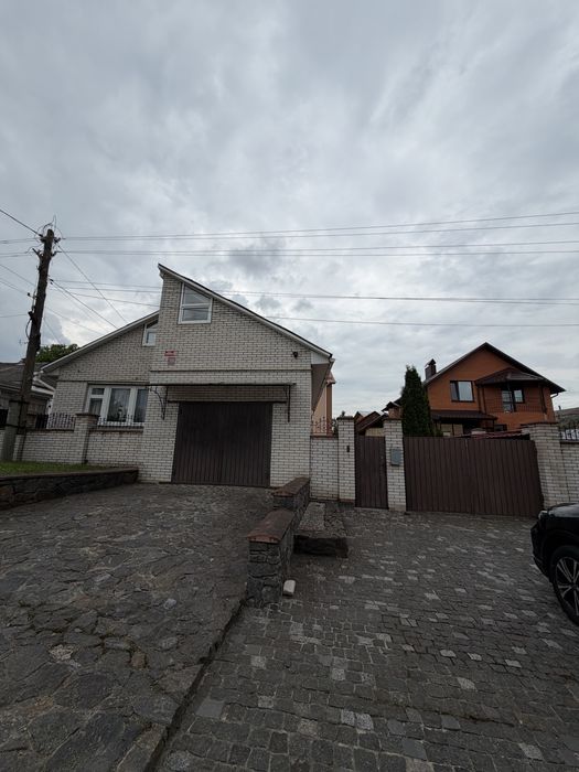 Продам добротний будинок