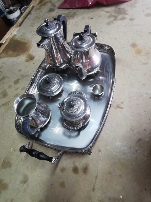 Serviço de chá em inox e prata