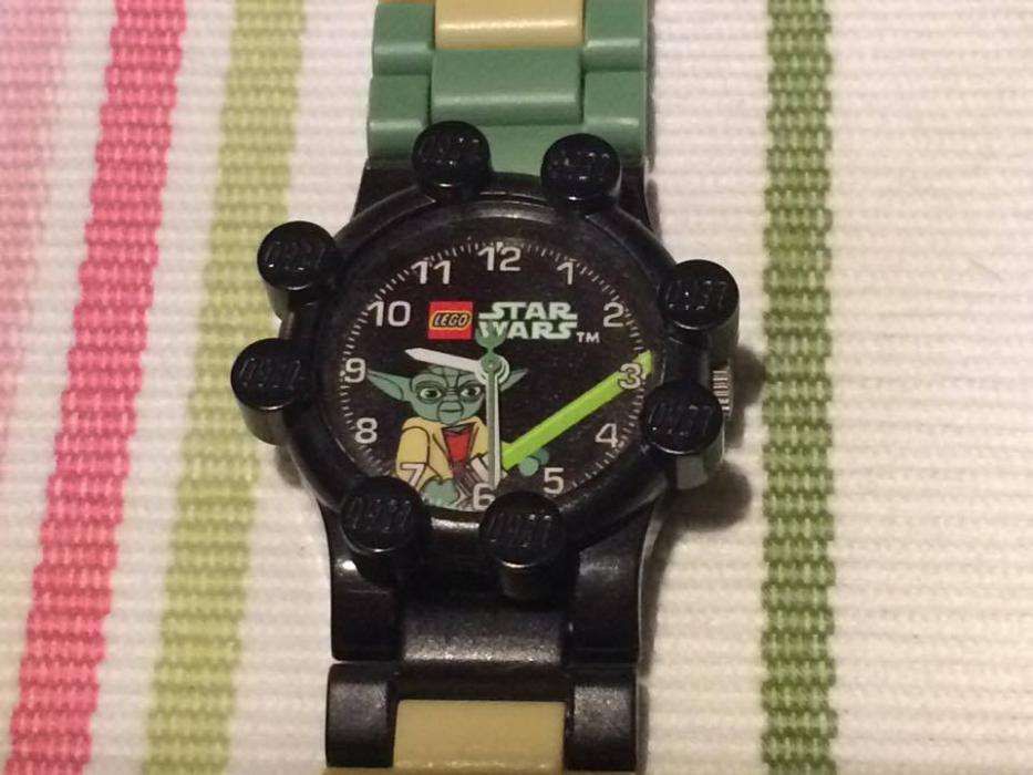 Relógio LEGO Star Wars Clone wars - com miniatura do Yoda