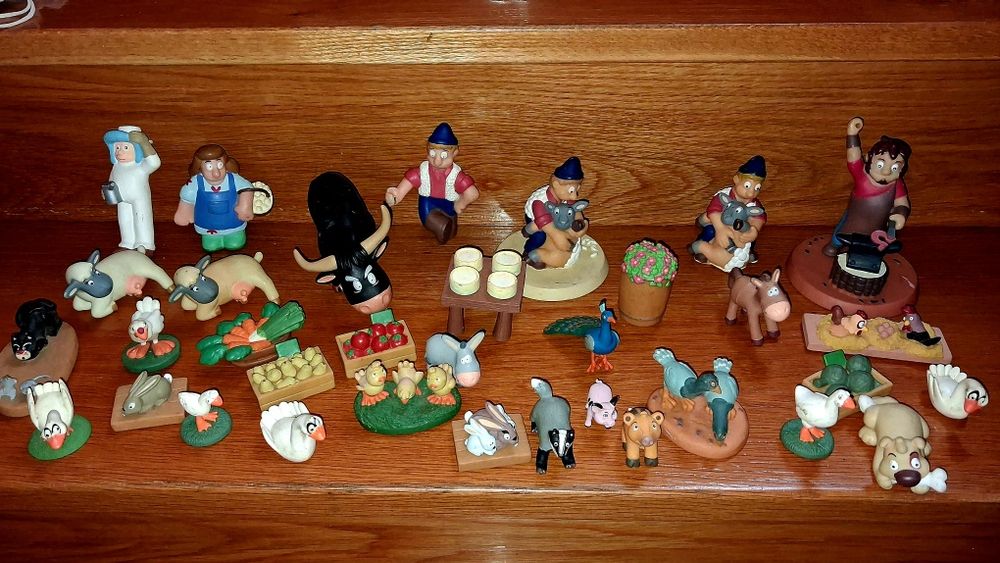 Brinquedos muitos animais da quinta em bom estado