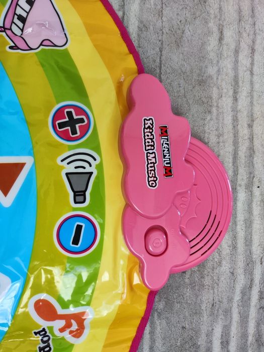 Tapete musical com pilhas