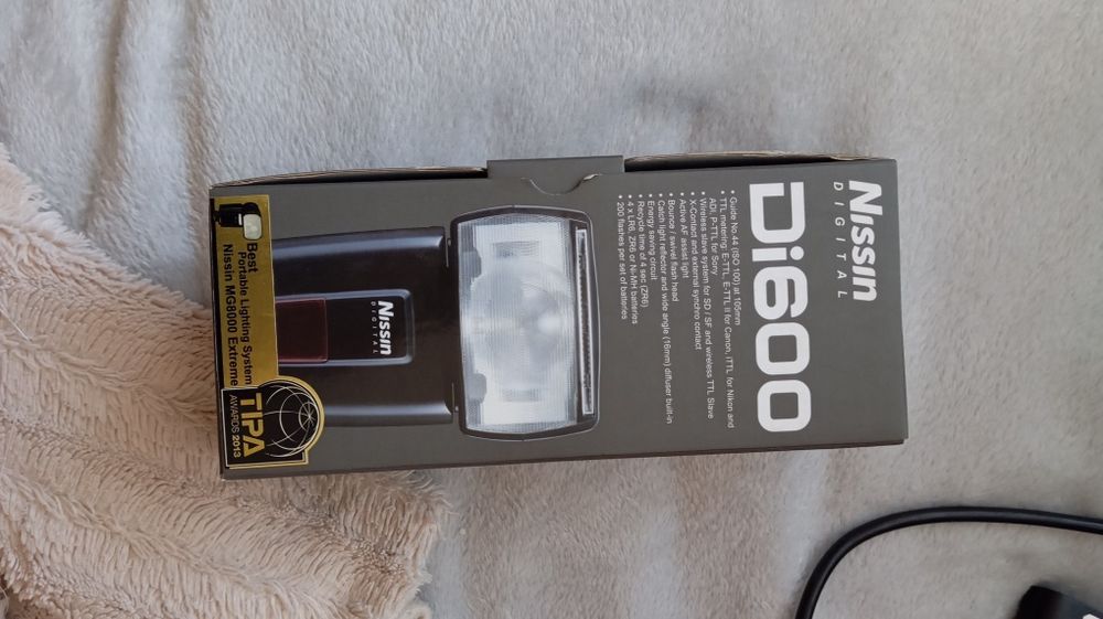спалах Nikon di600