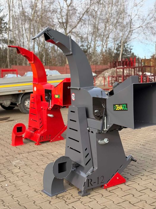 Półąutomatyczny rębak do drzewa gałęzi