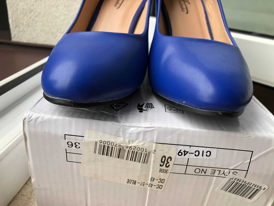 czółenka chabrowe na słupku 36