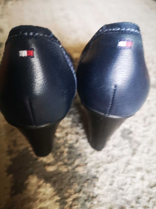 Tommy Hilfiger granatowe czółenka 36