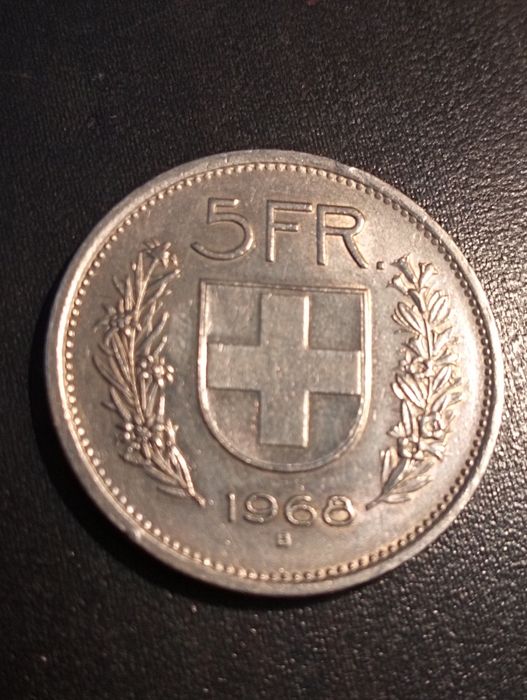 2 moedas de	5 Rappen (1944) e 5 Francos Suiços (1966) conf helvetica