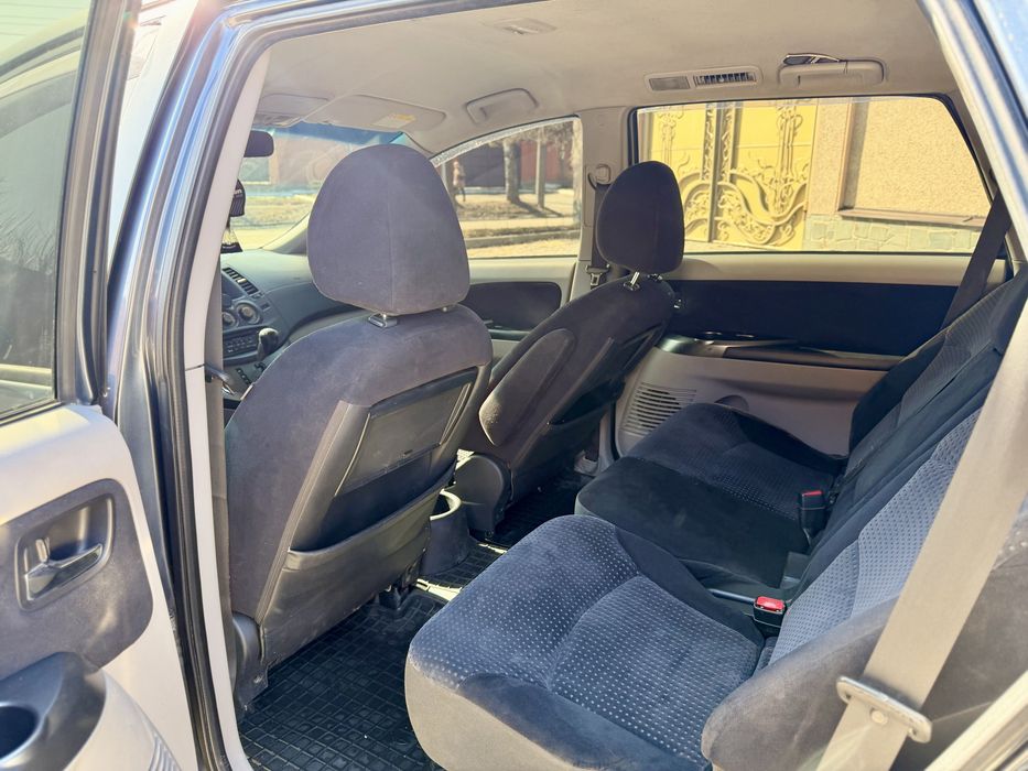 Mitsubishi GRANDIS 7 Мест Автомат