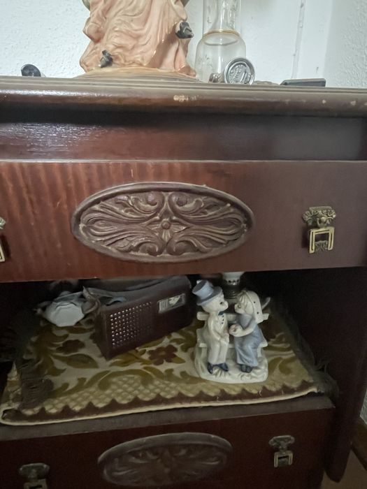 Cama de Solteiro e Mesa de Cabeceira